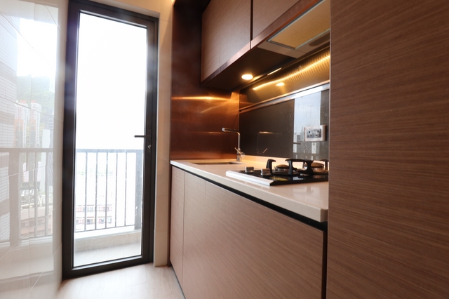 L wanchai 1 bdr flat high floor  photo 4