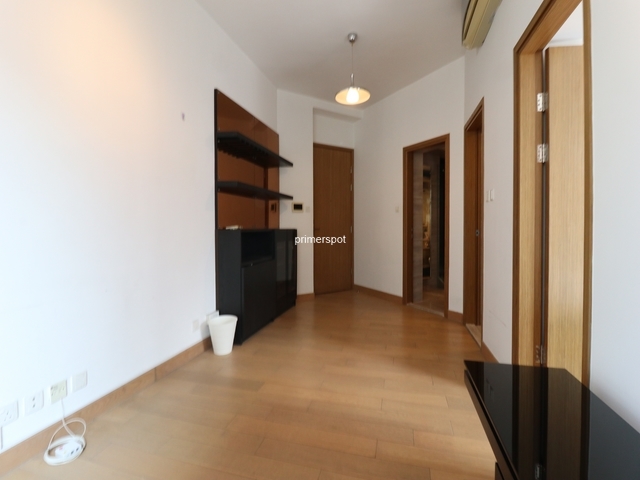 one wanchai 1 bdr flat  photo 2