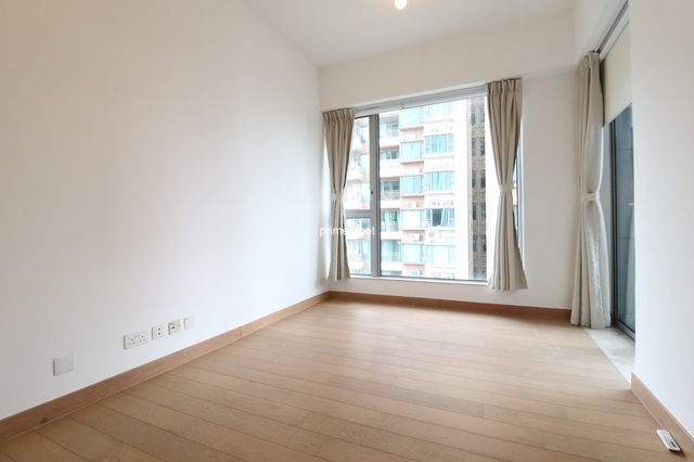 one wanchai studio flat  photo 2