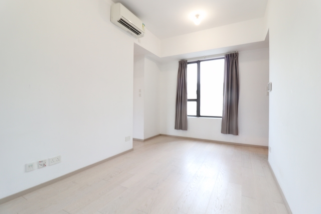 L wanchai 1 bdr flat high floor  photo 3