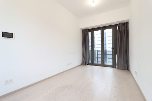 L wanchai 1 bdr flat high floor  photo 2